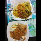 Ein typisches Mittagessen (unten natürlich wieder Biryani für Diez)